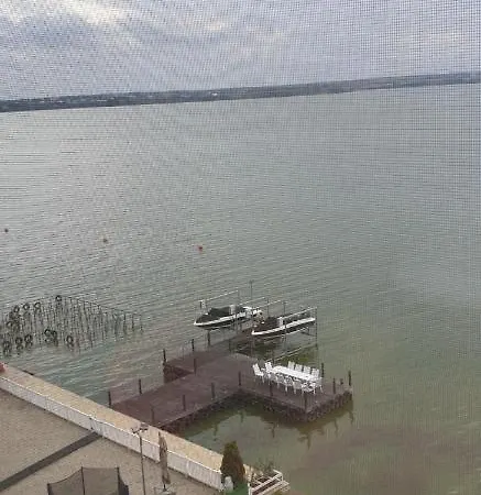 Lake Properties Apartment *